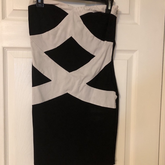 Dresses - Picture 2 of 2